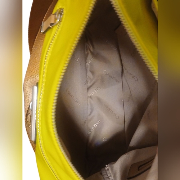 Calvin Klein - NWOT, Nylon Shoulder Bag, XL Main Compartment, 1 Zippered Inside - Picture 6 of 12